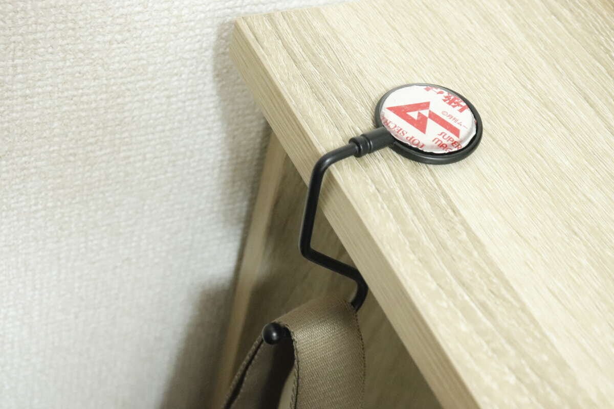 ダイソーのバッグフック