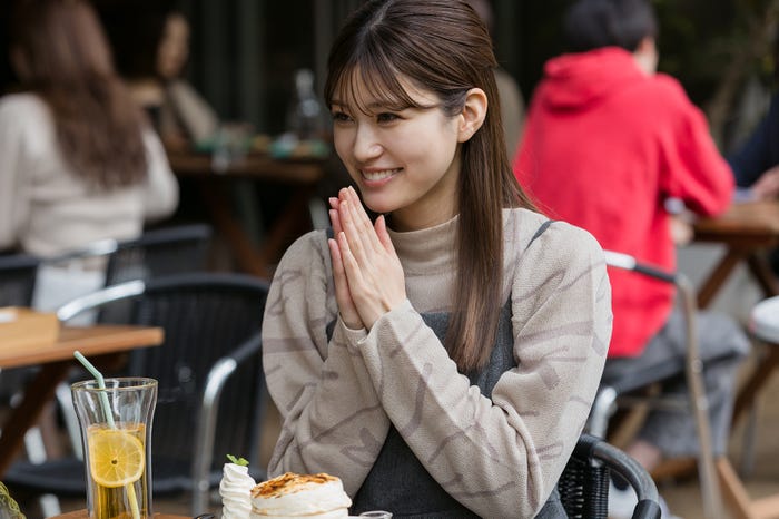 生見愛瑠「日曜の夜ぐらいは…」第4話より(C)ABCテレビ