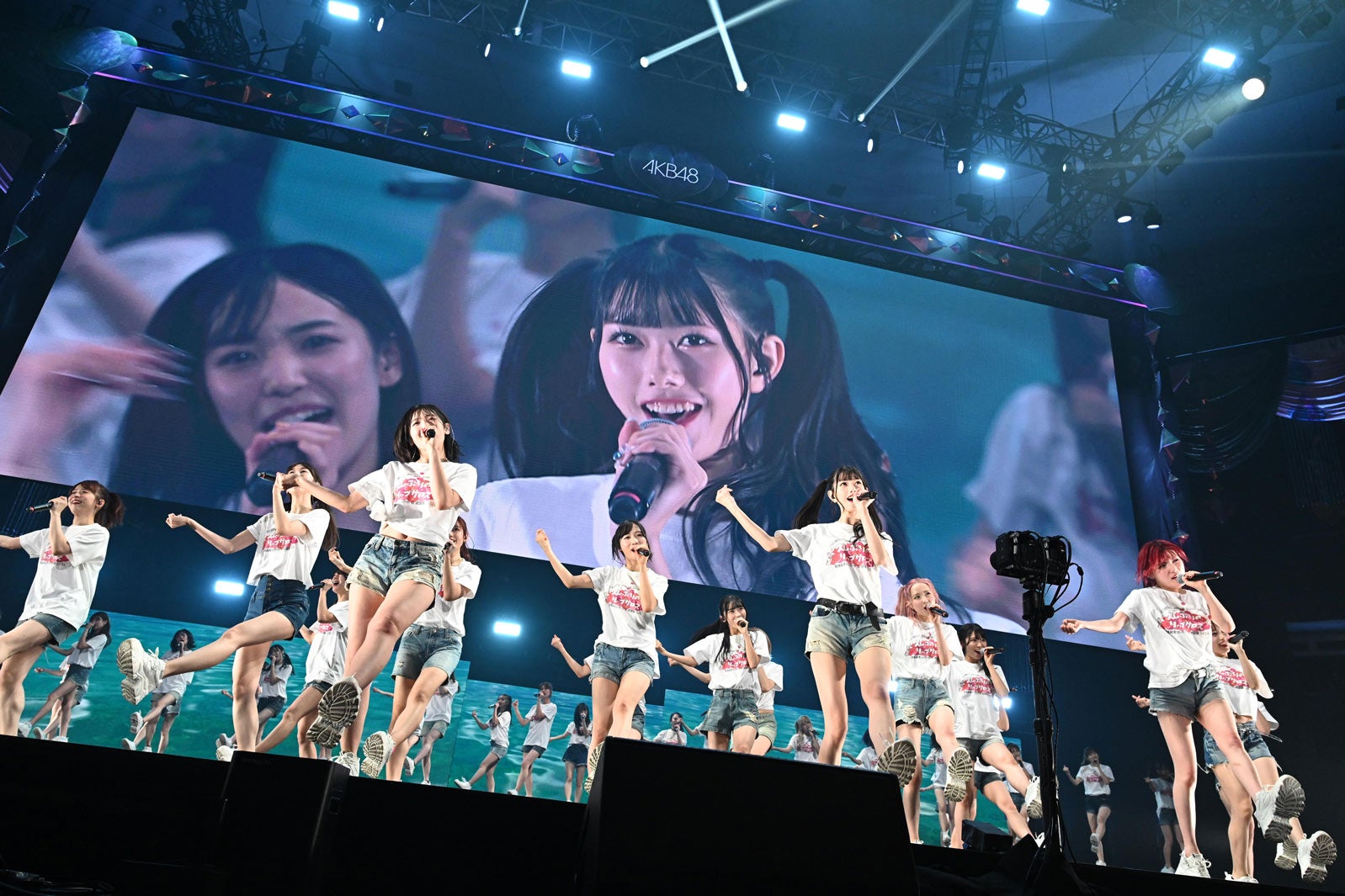 「MX祭り！AKB48 60th Single『久しぶりのリップグロス』発売記念コンサートin武道館2022～リベンジ！新チームお披露目コンサート～」より（C）AKB48