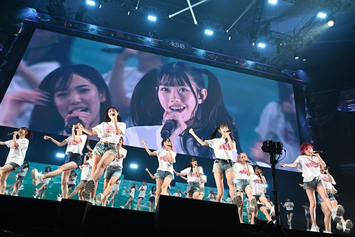 「MX祭り!AKB48 60th Single『久しぶりのリップグロス』発売記念コンサートin武道館2022~リベンジ!新チームお披露目コンサート~」より(C)AKB48
