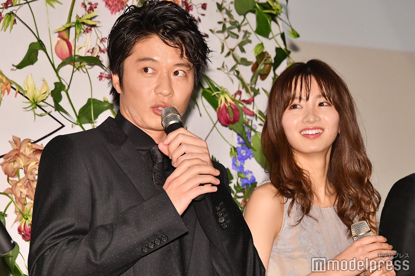 田中圭「俺が下の方を持ってたからダメだったんですね…」、岡崎紗絵 （C）モデルプレス