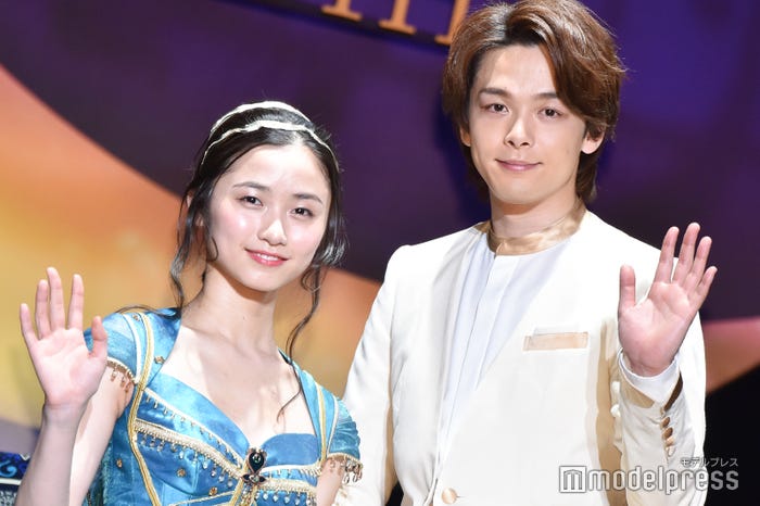 (左から)木下晴香、中村倫也(C)モデルプレス