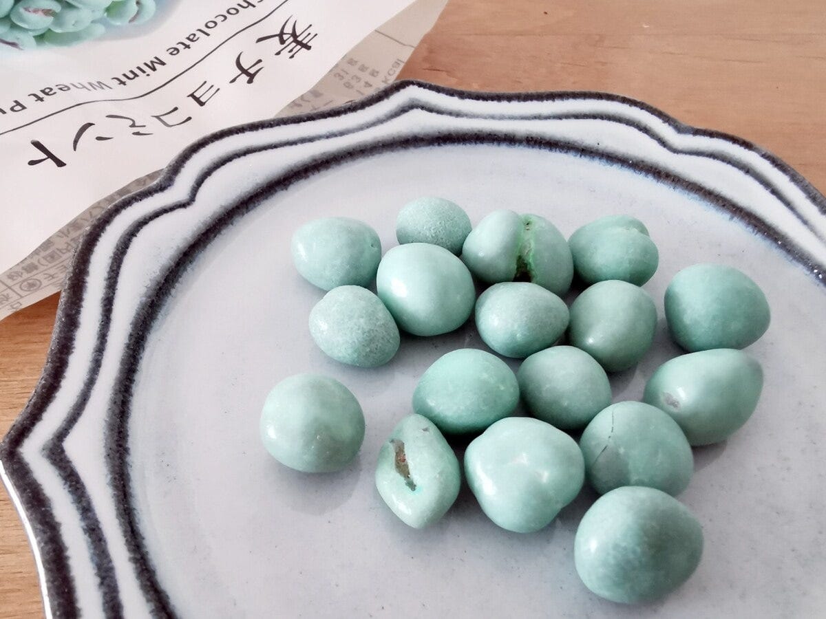 表面はカリッとした食感。ミントはあとからほんのり香る程度