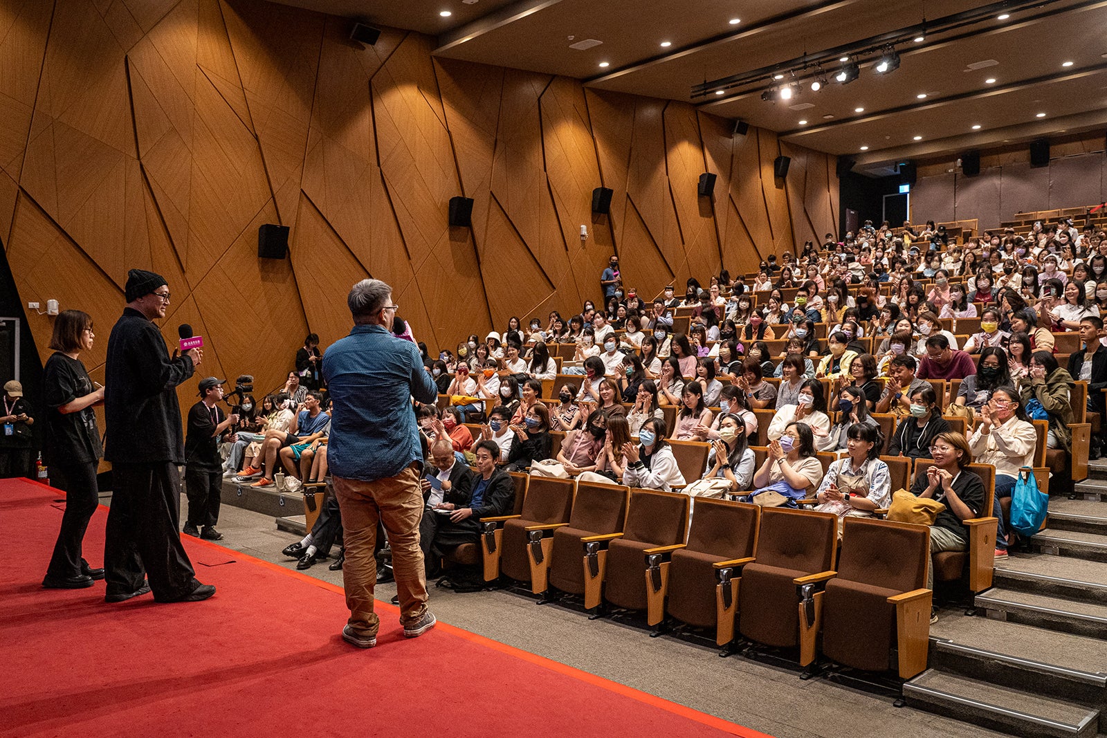 内田英治監督ら（C）2024『マッチング』製作委員会