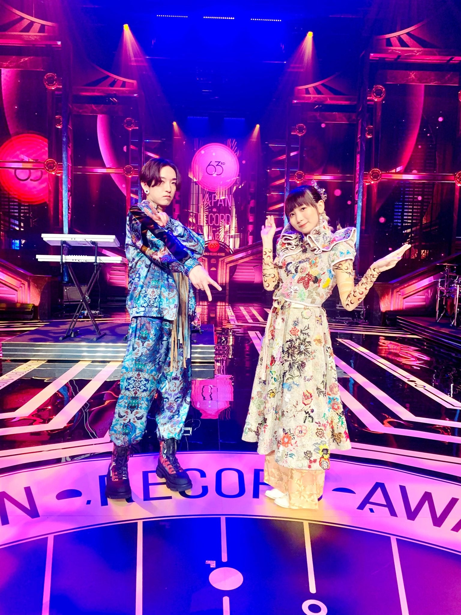 YOASOBI、“1年で17曲制作”特別賞受賞で表現力たっぷり幻想的ステージ披露＜第63回輝く！日本レコード大賞＞