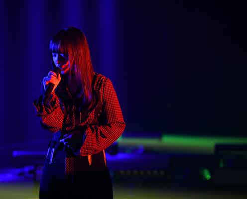 日向坂46齊藤京子、ソロでボカロ曲「ラブカ?」堂々披露 色気たっぷりに歌い上げる<MTV VMAJ 2021 -THE LIVE->