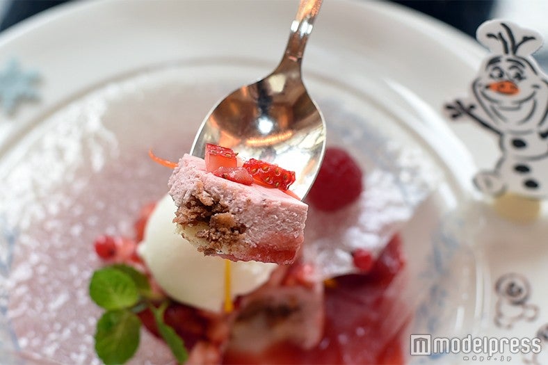 サクサクした食感のスポンジと一緒にどうぞ（C）モデルプレス