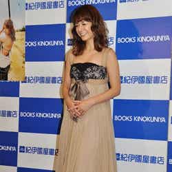 写真集「SECOND SEASON」発売記念イベントに登場したスザンヌ