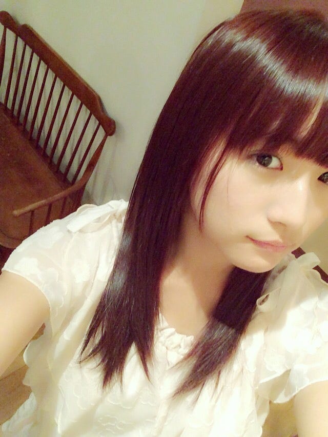 ピンクベージュにヘアチェンジした浅川梨奈