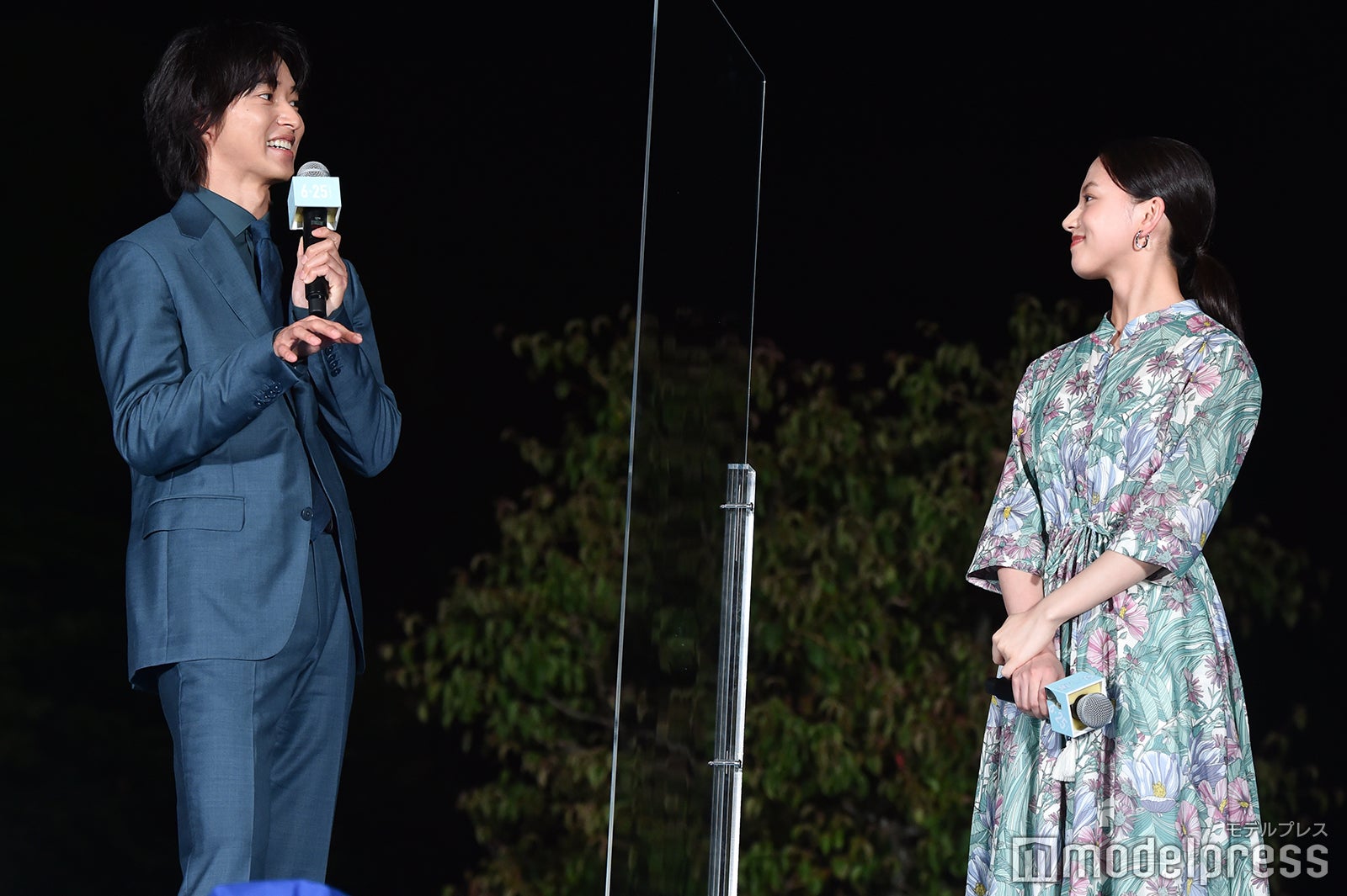 山崎賢人、清原果耶 （C）モデルプレス