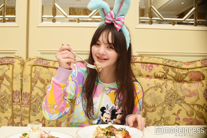 ハンバーグ(モデル:藤田エミリ)/(C)モデルプレス