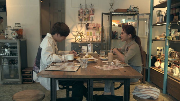 流佳、莉咲子「TERRACE HOUSE TOKYO 2019-2020」3rd WEEK(C)フジテレビ/イースト・エンタテインメント