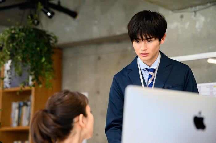 吉岡里帆、西垣匠「時をかけるな、恋人たち」第1話(C)カンテレ