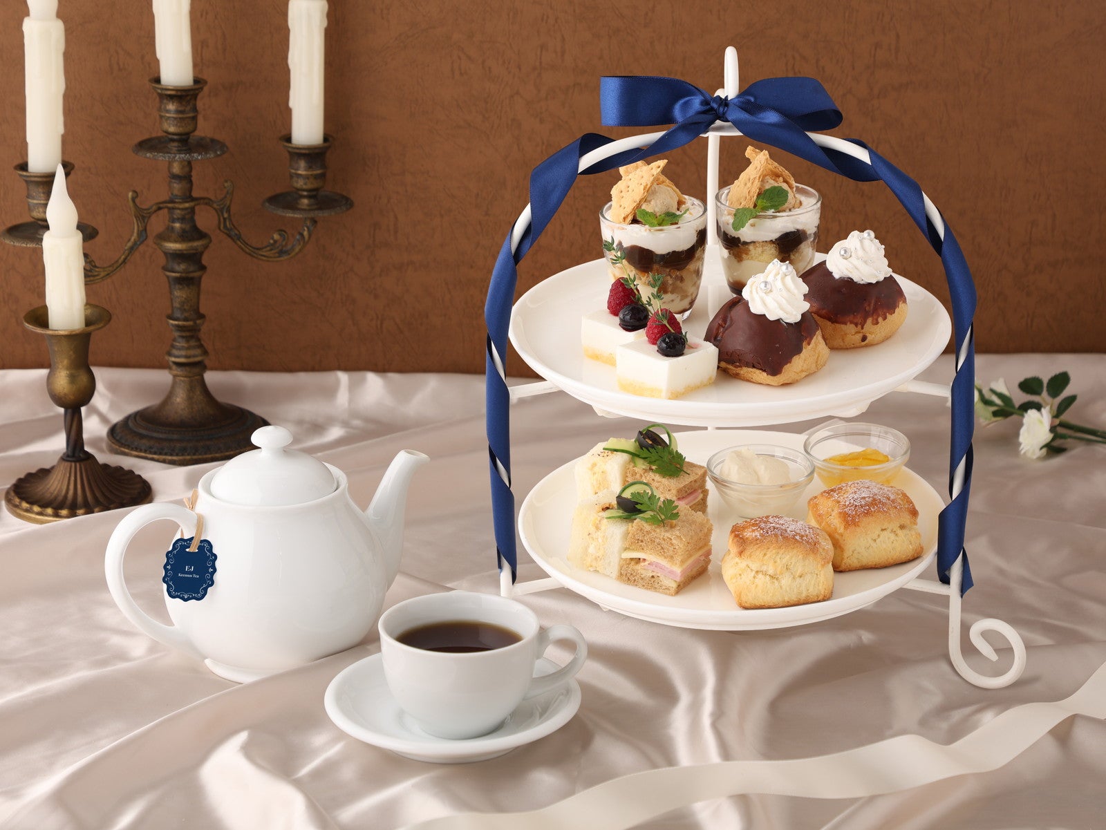 Afternoon Tea（予約限定）税込6,280円（C）HYBE LABELS JAPAN & HYBE． All Rights Reserved．