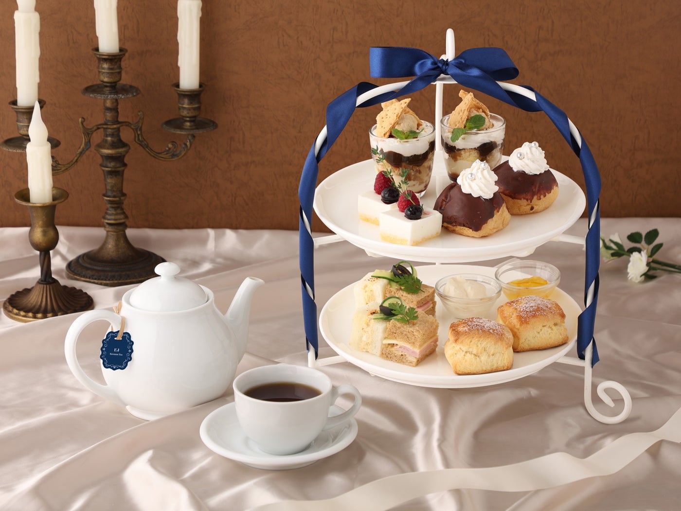 Afternoon Tea(予約限定)税込6,280円(C)HYBE LABELS JAPAN & HYBE. All Rights Reserved.