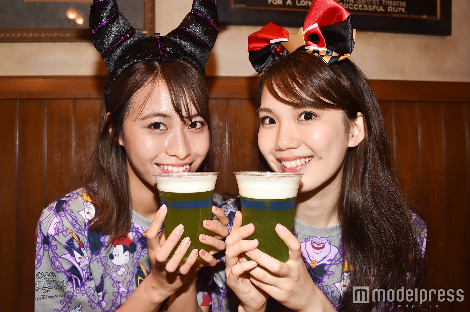 モデル：（左から）山本沙樹、松田佳奈子（C）モデルプレス（C）Disney