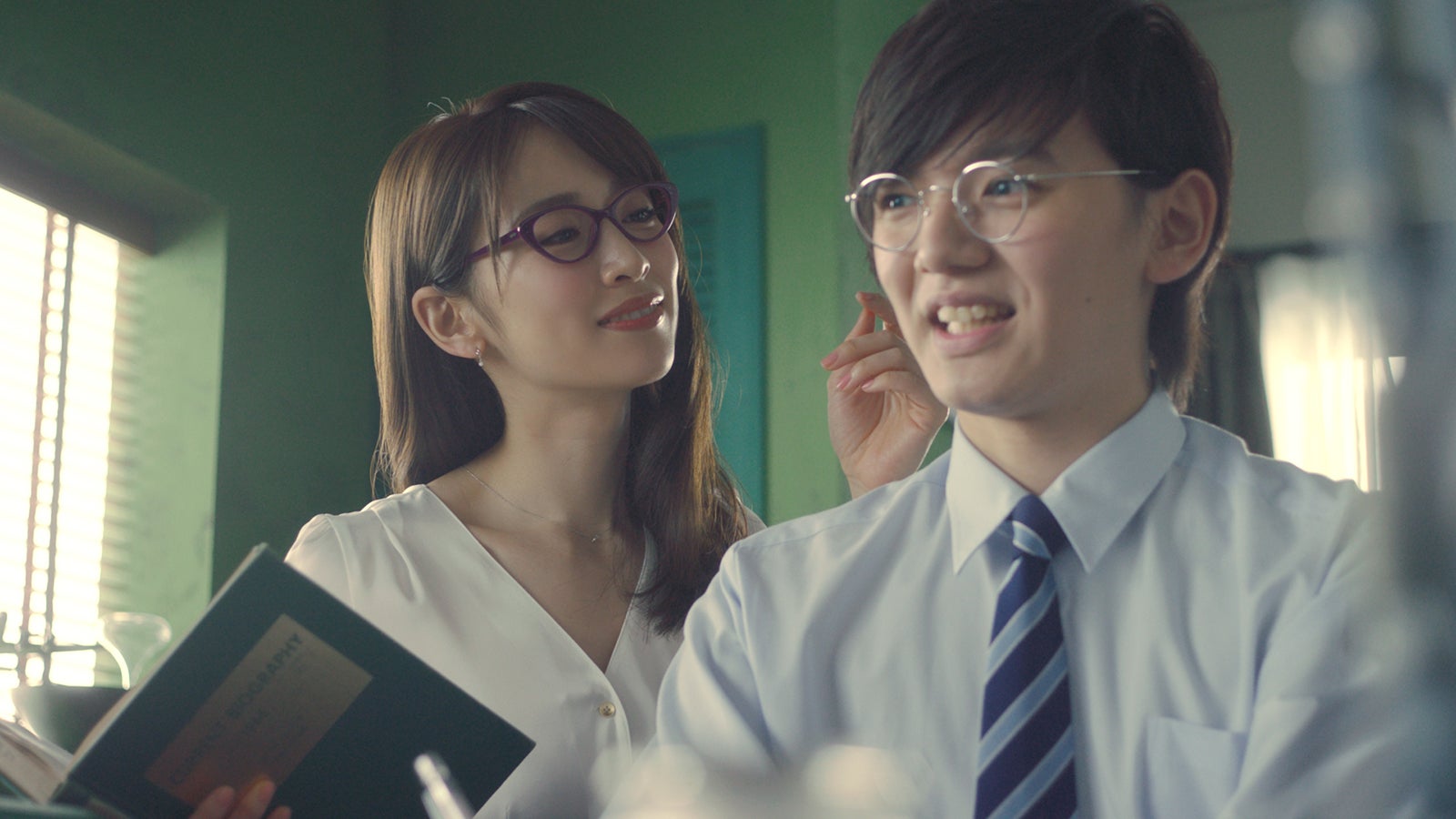 泉里香、濱田龍臣／「家庭教師」篇より（提供写真）