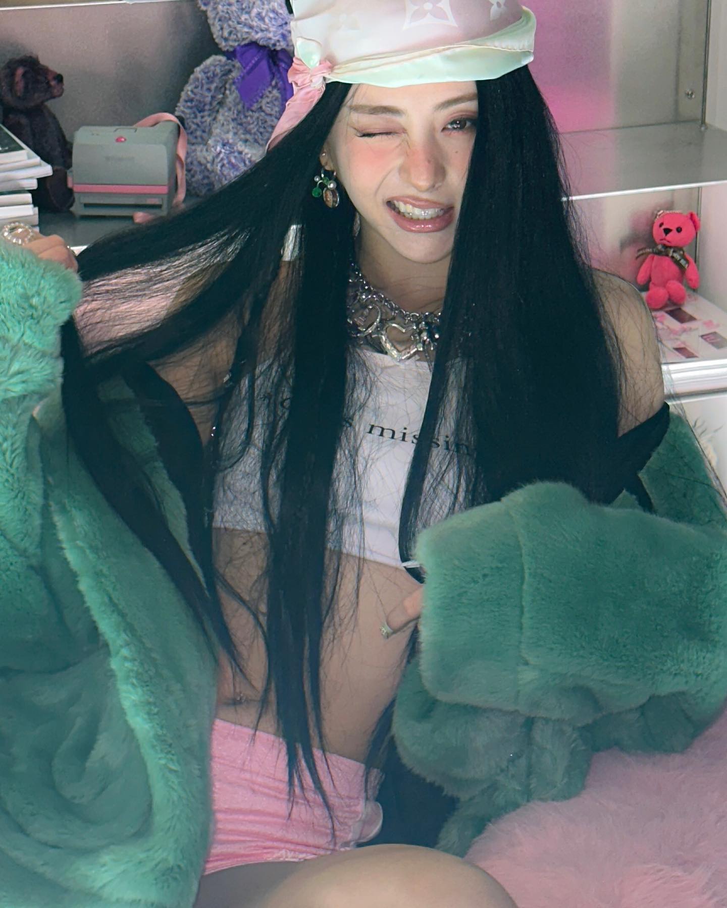 HUH YUNJIN公式Instagramより