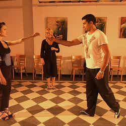 タンゴのレッスンに臨む栗山千明/「栗山千明 愛と官能のタンゴ~ブエノスアイレスの想い出~」(前編)より(C)NHK