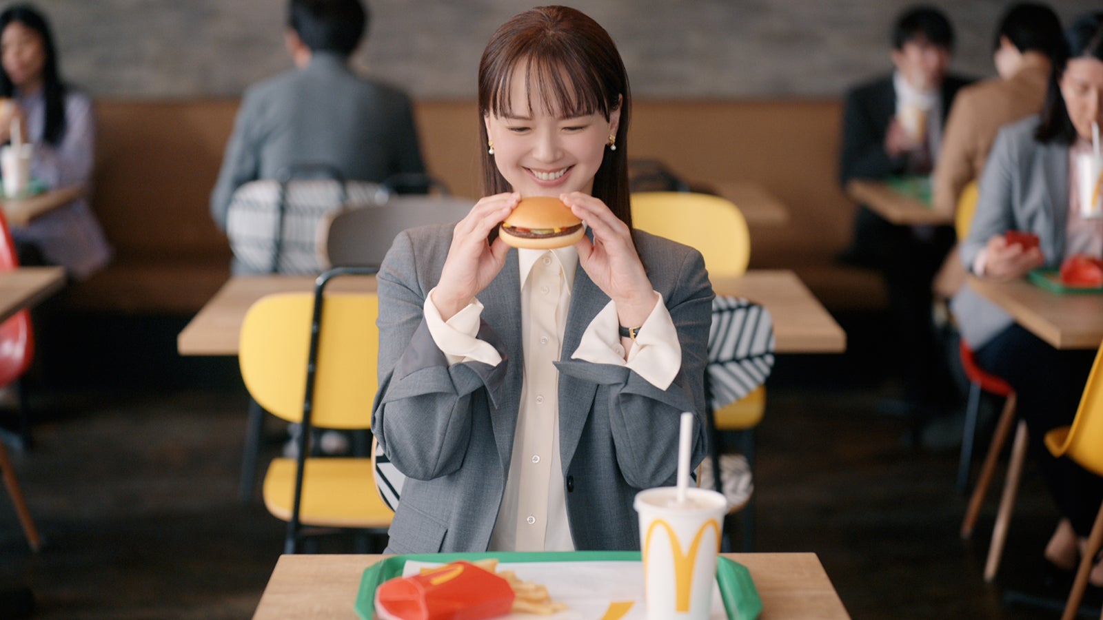 多部未華子／新TVCMセット500「バッティングセンター」篇（提供写真）