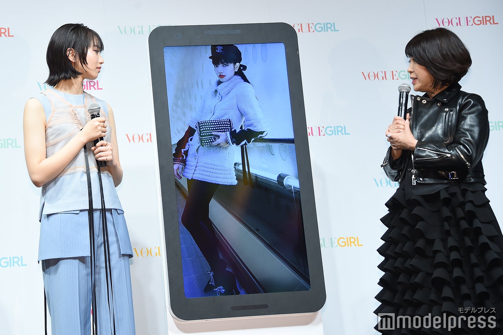 小松菜奈、渡辺三津子編集長（C）モデルプレス