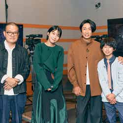 （左から）中田秀夫、松本穂香、相葉雅紀、上原剣心 （C）2022「“それ”がいる森」製作委員会