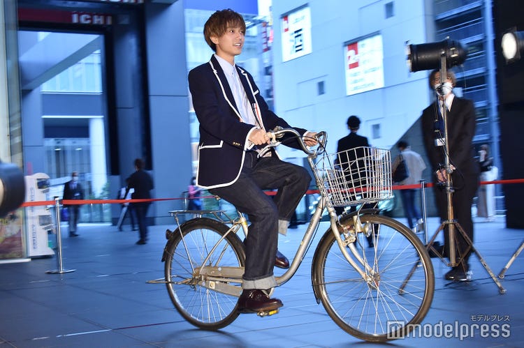King Prince永瀬廉 ママチャリで秋葉原に降臨 伊藤健太郎 橋本環奈ら豪華集結 弱虫ペダル モデルプレス King Prince永瀬廉 ママチャリで秋葉原に降臨 伊藤健太郎 橋本環奈ら豪華集結 弱虫ペダル モデルプレス