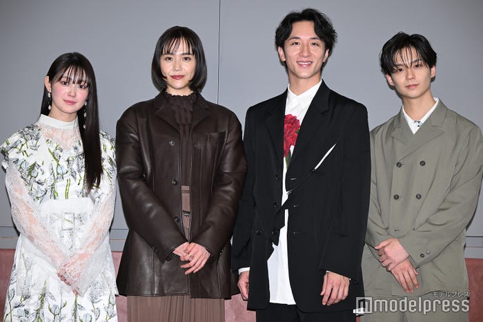 左から吉本実憂、松井愛莉、大貫勇輔、沢村玲(C)モデルプレス