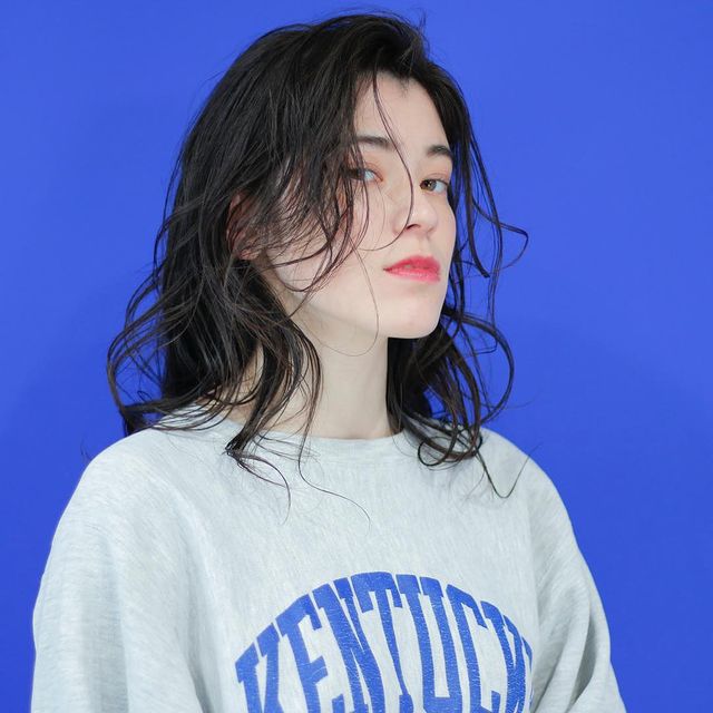 30代女性におすすめな黒髪ミディアムの髪型 魅力をあげる大人のトレンドヘア モデルプレス 30代女性におすすめな黒髪ミディアムの髪型 魅力をあげる大人のトレンドヘア モデルプレス