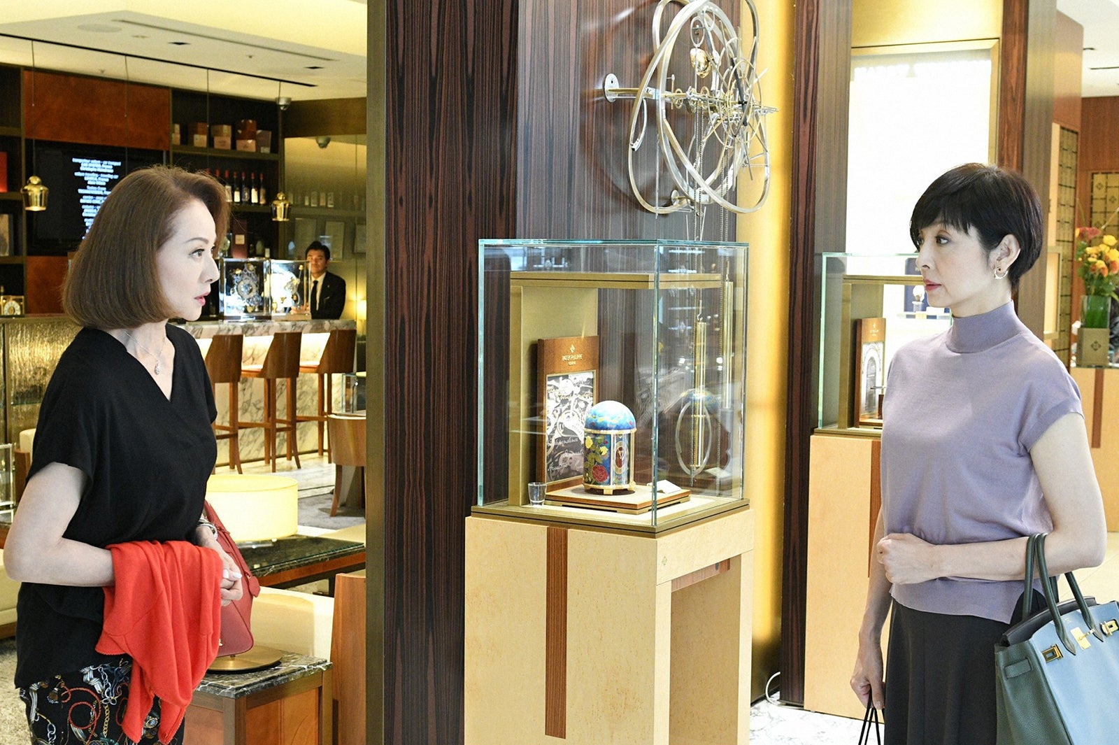 夏樹陽子、草刈民代／「大恋愛～僕を忘れる君と」第4話より（C）TBS