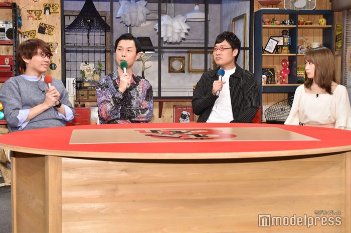 (左から)小宮浩信、岩井勇気、山里亮太、秋元真夏 (C)モデルプレス