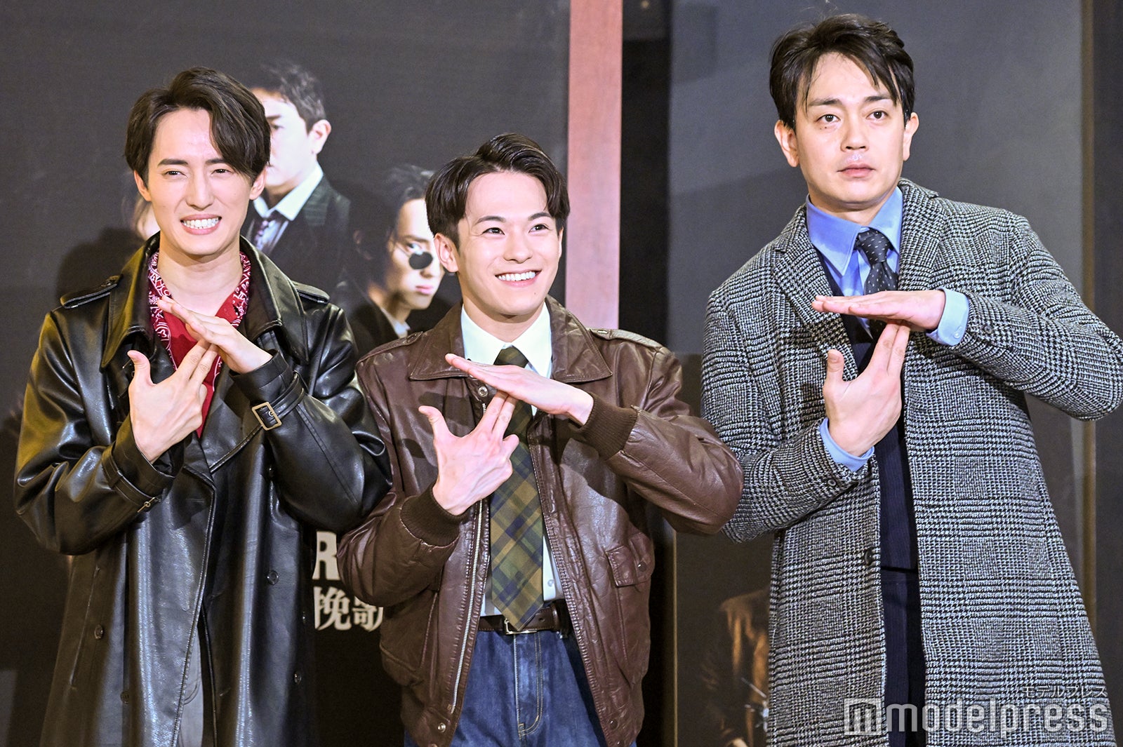 「TJポーズ」を披露した川島如恵留、松倉海斗、青柳翔（C）モデルプレス