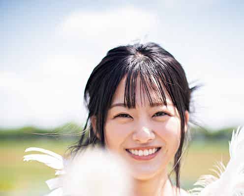 櫻坂46原田葵、純白ドレス姿で卒業メモリアルグラビア披露 「blt graph.」3年ぶり登場