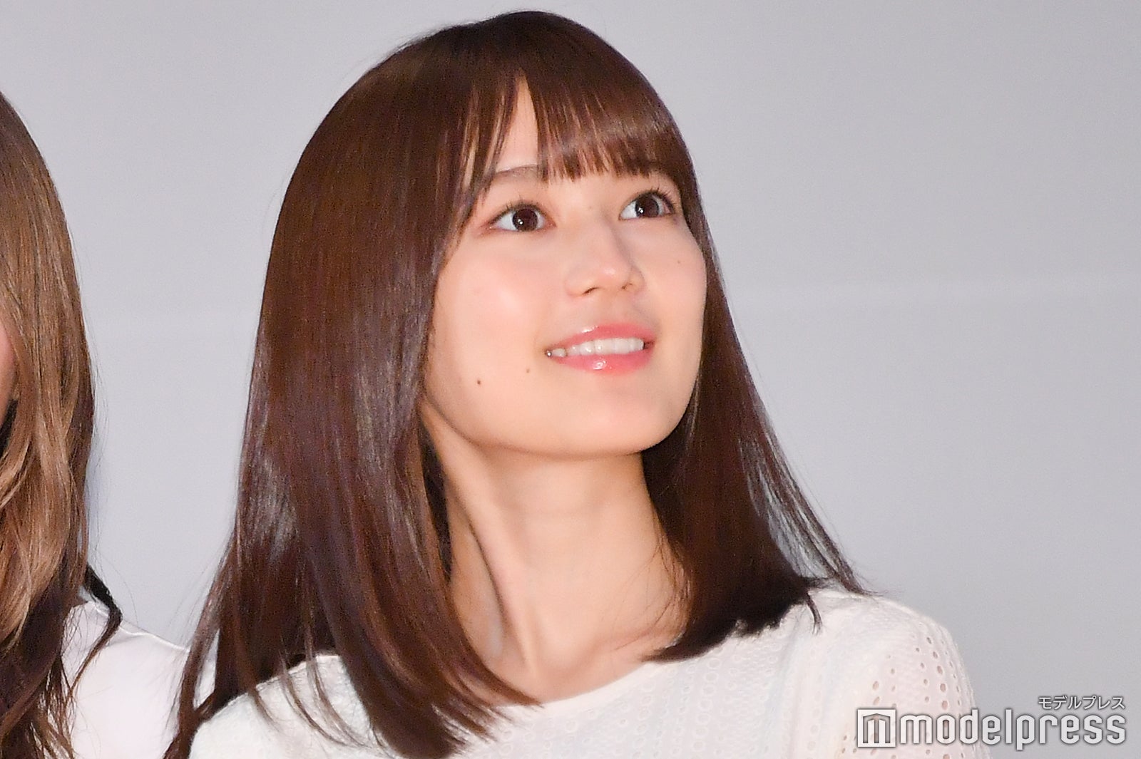 「まつむラー亭」店主に扮した松村沙友理を見た生田絵梨花「わー！」 （C）モデルプレス
