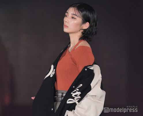 「あざと連ドラ」話題・櫻坂46藤吉夏鈴の美貌際立つ デコルテ魅せに熱視線<GirlsAward 2022 A/W>