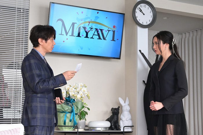 ユースケ・サンタマリア、菜々緒「オー!マイ・ボス!恋は別冊で」第5話より(C)TBS