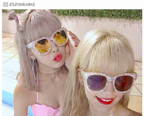 藤田ニコル&紗蘭、ナイトプールで美ボディあらわ「さらにこ可愛すぎ」と絶賛の声