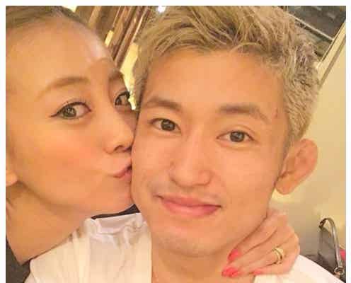 あびる優「夫婦の絆が深まった」夫・才賀紀左衛門の試合後キスショットに反響