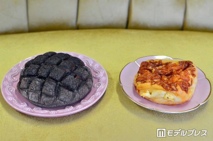 4月14日発売のも~っちり食感チョコメロンパン、も~っちり食感チーズパン(C)モデルプレス