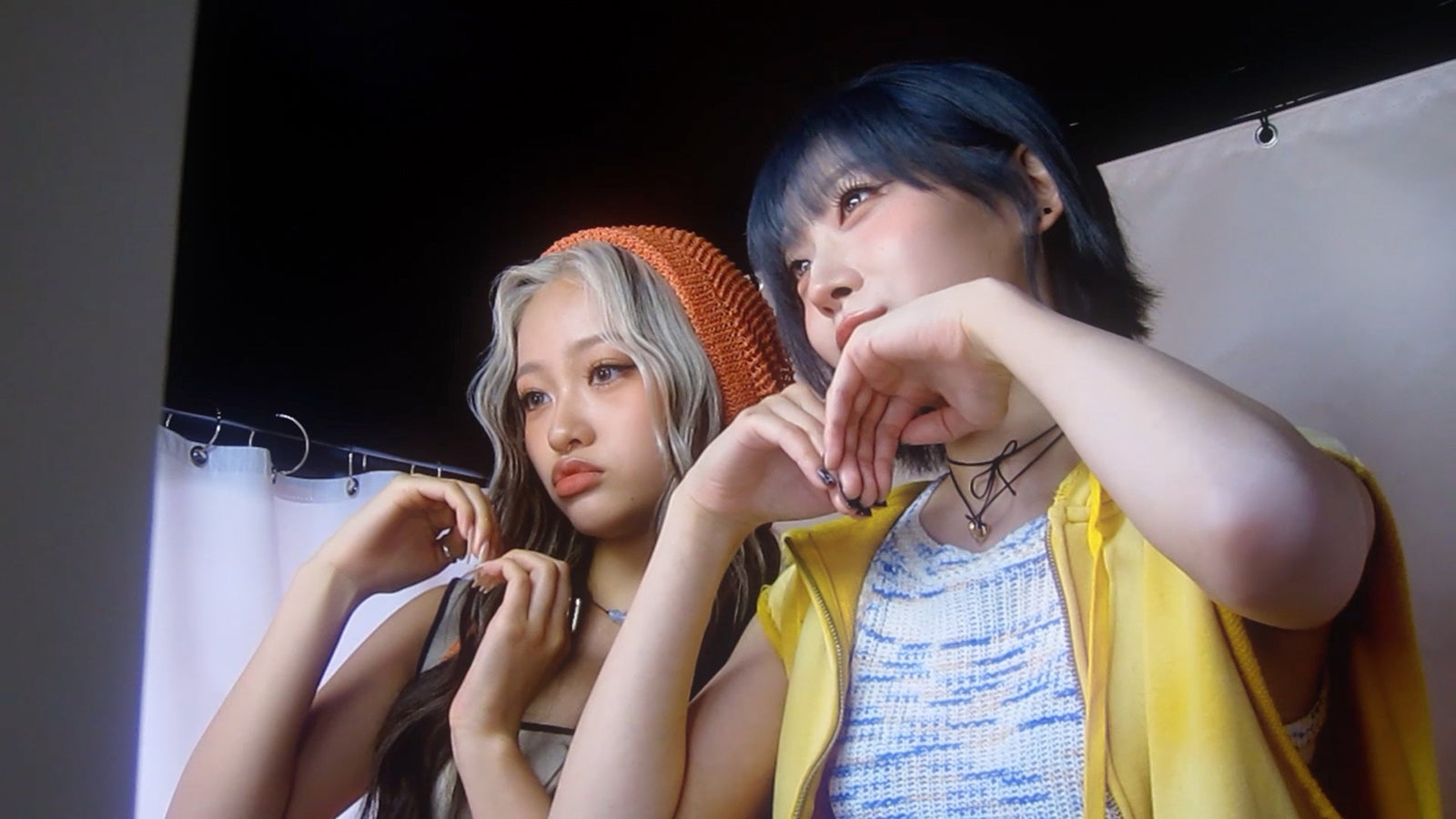 YURI、JISOO「マックに甘いの飲みにこない？リニューアル」篇CMカット（提供写真）