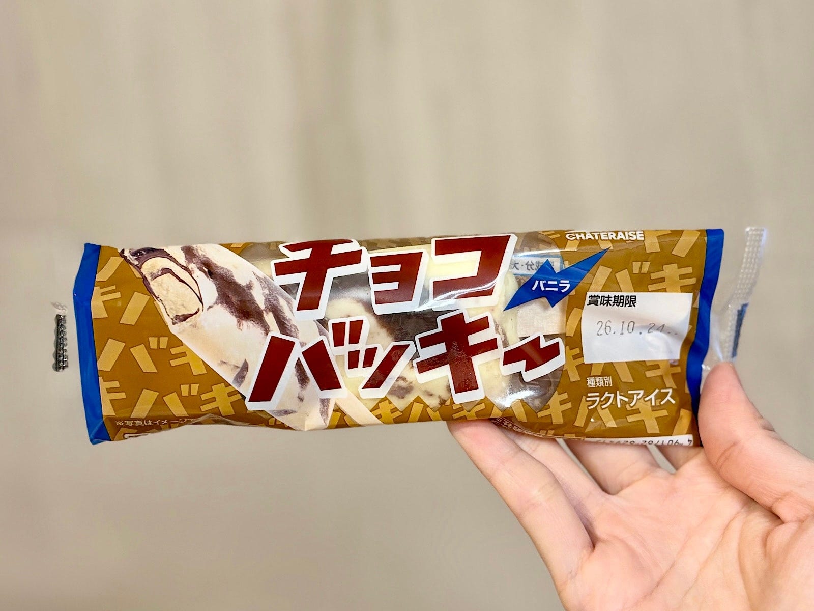 「チョコバッキー　バニラ」64円（税込／1本）