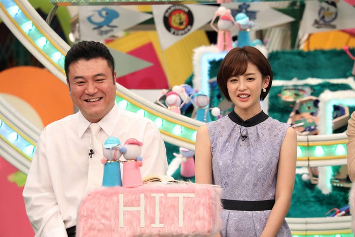 山崎弘也、宮司愛海アナ(C)フジテレビ