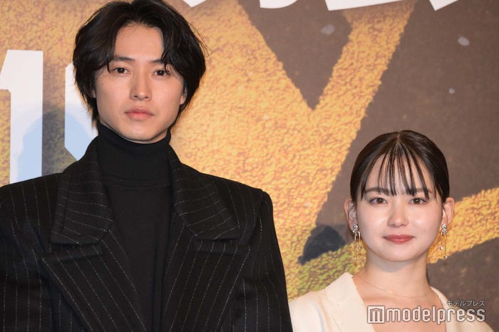 山崎賢人、山田杏奈(C)モデルプレス