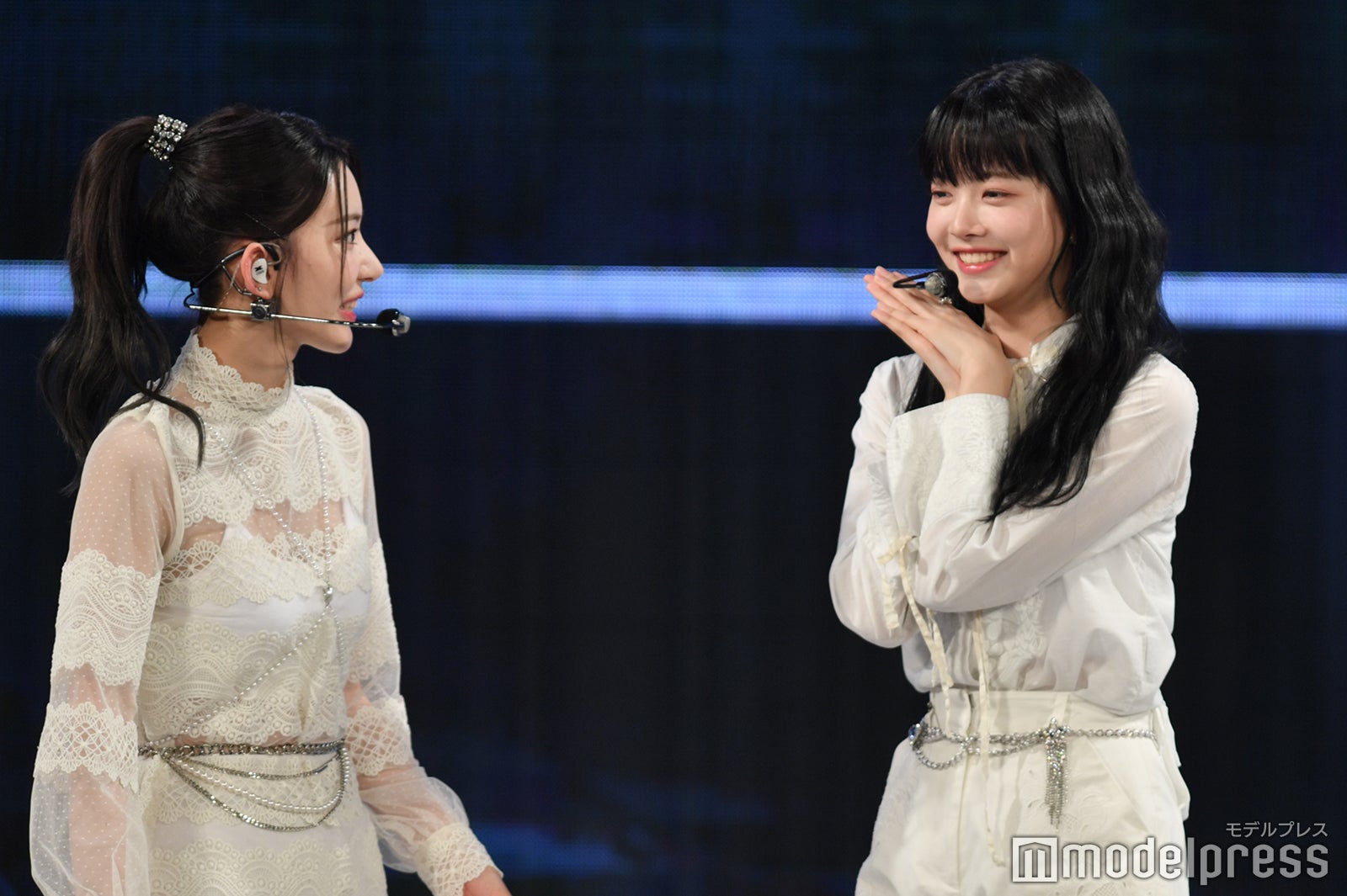 ナイトの駒担当になり、“ナイト”違いの眠るポーズをとるEUNCHA （C）モデルプレス