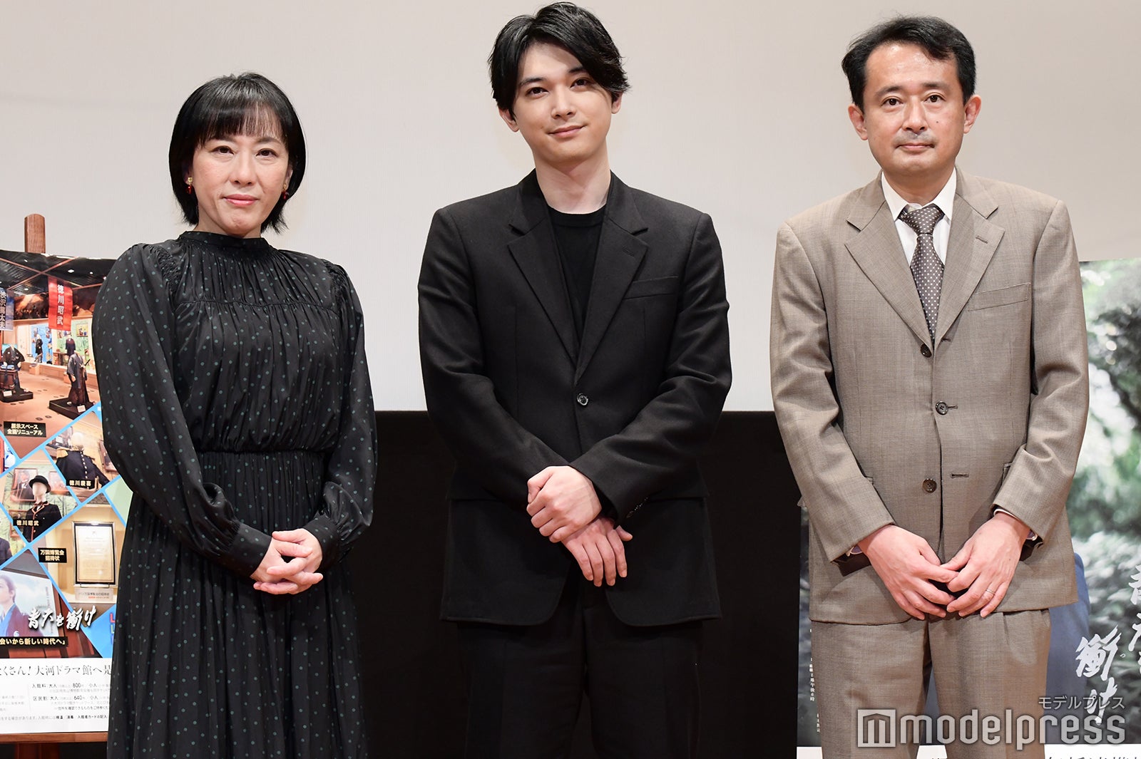 脚本・大森美香氏、吉沢亮、制作プロデューサー・菓子浩氏（C）モデルプレス
