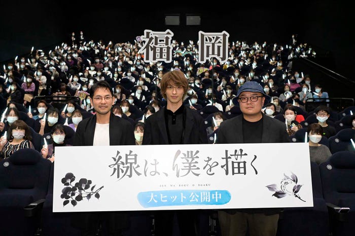 小泉徳宏監督、横浜流星、砥上裕將氏 (C)砥上裕將/講談社(C)2022映画「線は、僕を描く」製作委員会