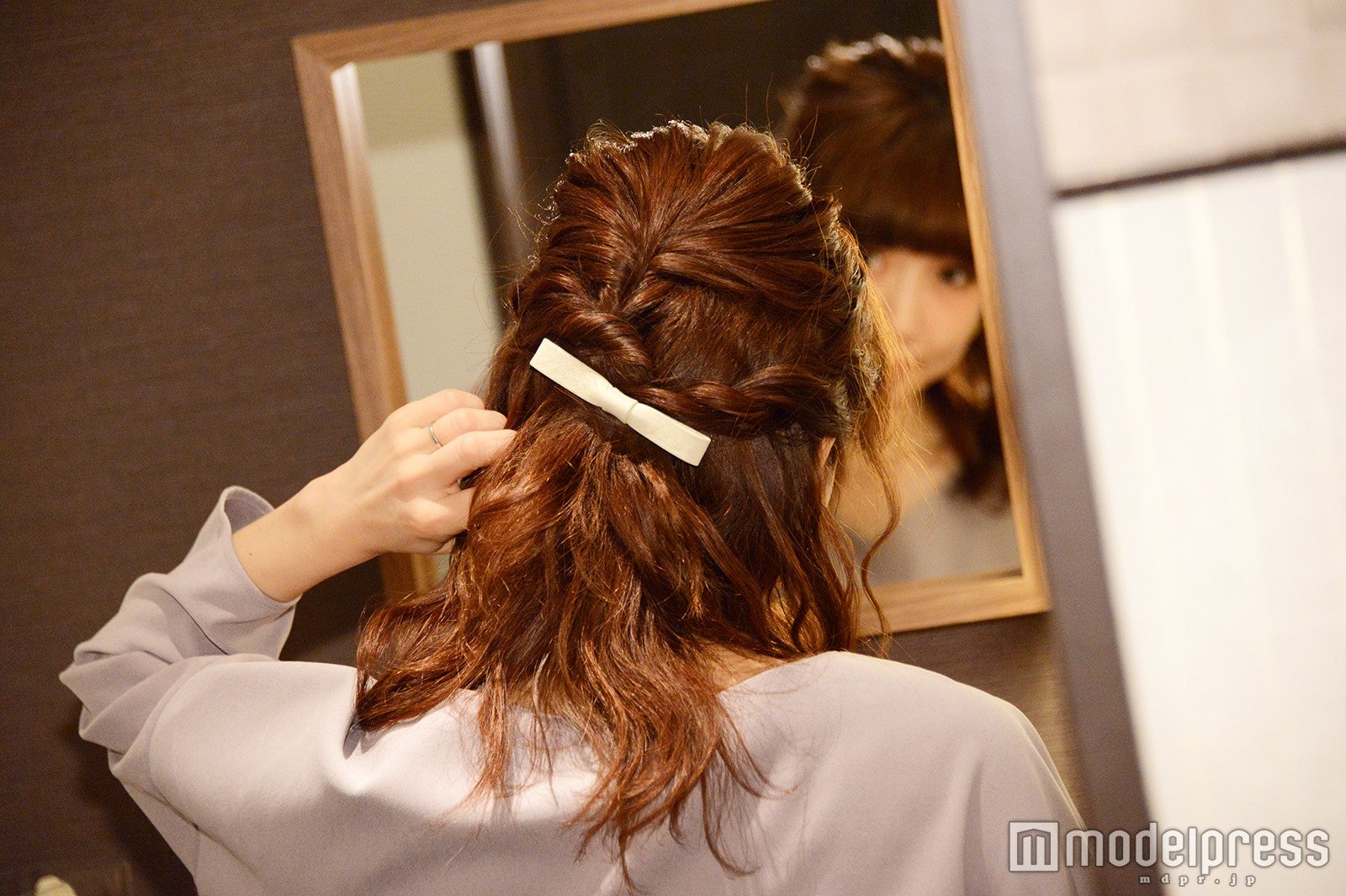 ドレッサーで施術後もメイクやヘアを完璧に（C）モデルプレス