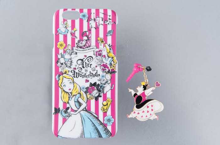 スマートフォンケース¥2,900(C)Disney