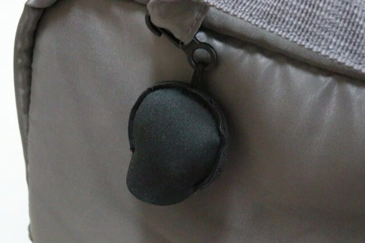 ダイソー　収納ポーチ付メガネ拭き　持ち運び　コンパクト