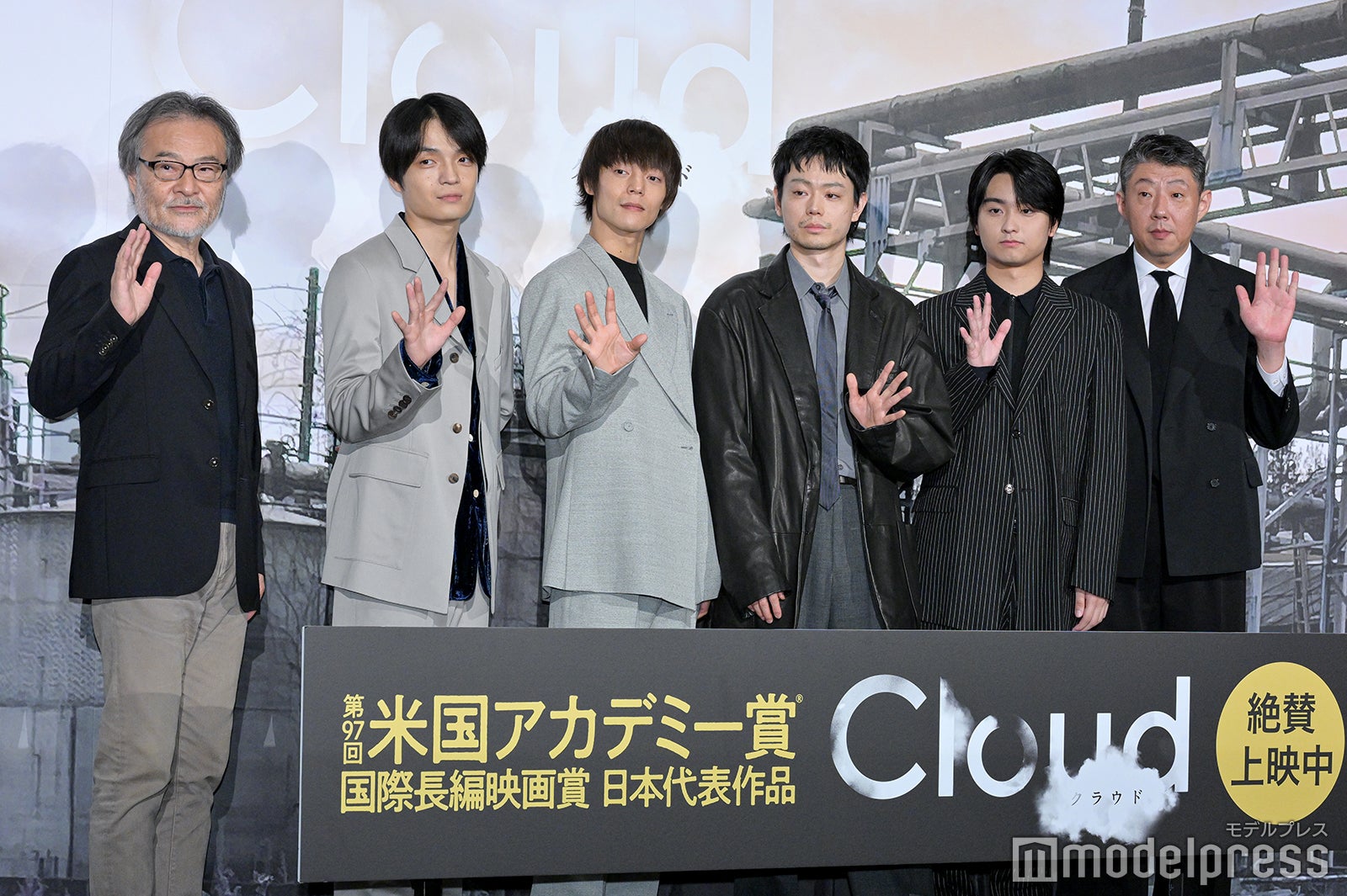 （左から）黒沢清監督、岡山天音、窪田正孝、菅田将暉、奥平大兼、荒川良々（C）モデルプレス